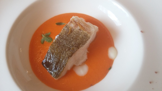 Filetto di baccalà su crema di pomodoro e origano fresco