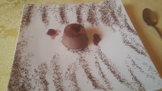 Budino di cioccolato e visciole