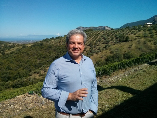 Luigi Maffini nella sua tenuta di Giungano (SA)