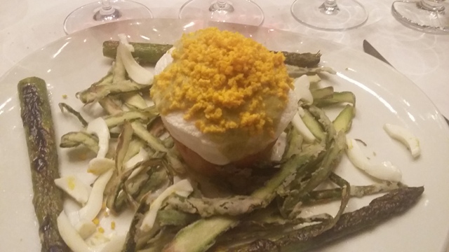 uovo con asparagi
